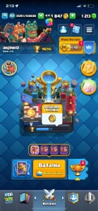 Vendo conta dó clash Royale antiga é bem gemada