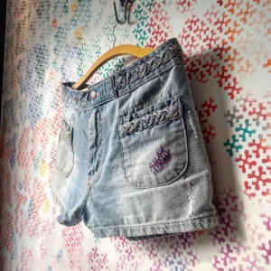 Short jeans THArt Rosa customizado - Artesanato e Personalizados