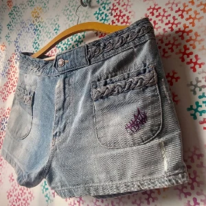 Short jeans THArt Rosa customizado - Artesanato e Personalizados