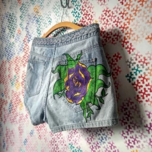 Short jeans THArt Rosa customizado - Artesanato e Personalizados
