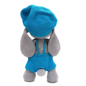 Coelho de boné Tobias em amigurumi - Artesanato e Personalizados