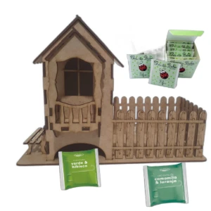 Casa com cerca, teto removivel, suporte para sache de... - Artesanato e Personalizados