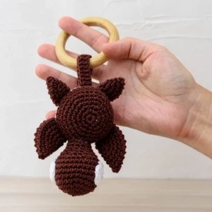 Mordedor Tartaruga Marrom com Argola de Madeira - Artesanato e Personalizados
