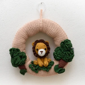 Guirlanda Leão na Floresta em Amigurumi - Artesanato e Personalizados