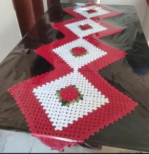 Caminho de Mesa Em Crochê - Artesanato e Personalizados