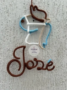 Nome personalizado com Cavalinho de Tricotin - Artesanato e Personalizados