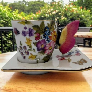 Xícara de Porcelana com Pires - Borboleta e Ouro