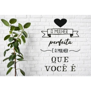 Frase A Mulher Perfeita É a Mulher que Você É em MDF - Artesanato e Personalizados