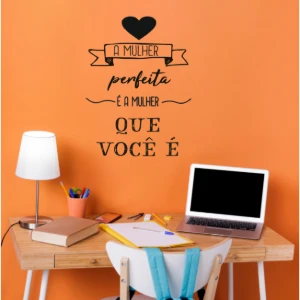 Frase A Mulher Perfeita É a Mulher que Você É em MDF - Artesanato e Personalizados