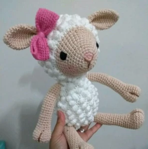 Amigurumi Ovelha Moly - Artesanato e Personalizados