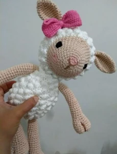 Amigurumi Ovelha Moly - Artesanato e Personalizados