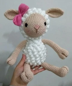 Amigurumi Ovelha Moly - Artesanato e Personalizados