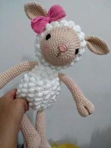 Amigurumi Ovelha Moly - Artesanato e Personalizados