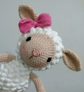 Amigurumi Ovelha Moly - Artesanato e Personalizados