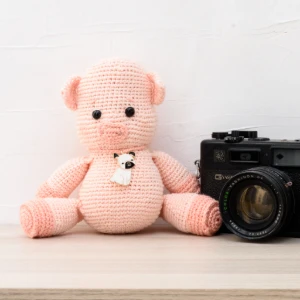 Porco com Pingente em Amigurumi - Artesanato e Personalizados