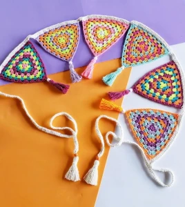 Varal de Bandeirinhas Neon em Crochê - Artesanato e Personalizados