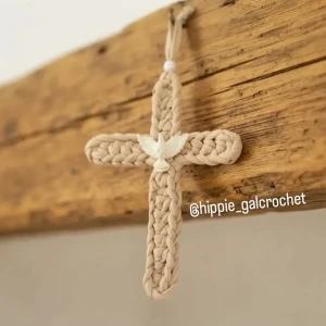 Kit 10 Pingentes Lembrancinha Cruz Espírito Santo em Crochê - Artesanato e Personalizados