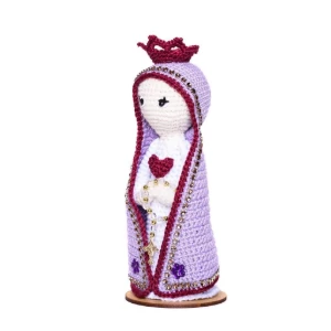 Nossa Senhora em Amigurumi com Manto Lilás - Artesanato e Personalizados