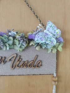 Placa Bem-vindo em MDF com Flores em Tons de Lilás - Artesanato e Personalizados