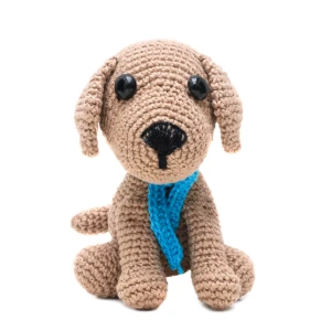Cachorro Castanho com Manta Azul em Amigurumi - Artesanato e Personalizados