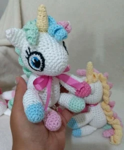 Mini Amigurumi Unicórnio - Artesanato e Personalizados