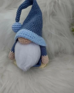 Gnomo em Crochê - Artesanato e Personalizados