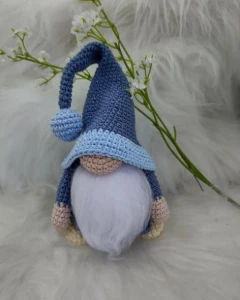 Gnomo em Crochê - Artesanato e Personalizados