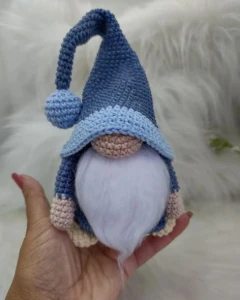 Gnomo em Crochê - Artesanato e Personalizados