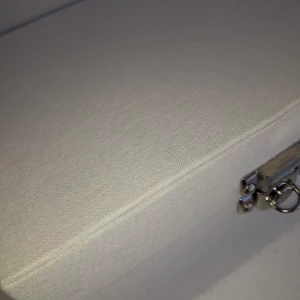 Caixa em Linho Off-White de 3 Andares para Bijuterias - Artesanato e Personalizados