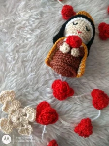 Terço de Crochê com Mini Santinha - Artesanato e Personalizados
