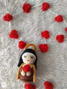 Terço de Crochê com Mini Santinha - Artesanato e Personalizados