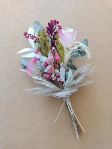 Arranjo com flores desidratadas em tons de rosa - Artesanato e Personalizados