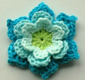 Flores de Três Camadas em Crochê - Artesanato e Personalizados
