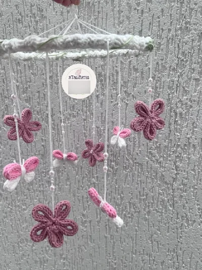 Móbile Borboletas e Flores em Tricotin - Artesanato e Personalizados