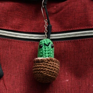 Chaveiro Cactus em amigurumi - Artesanato e Personalizados