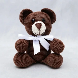 Urso Marrom Laço Branco Amigurumi - Artesanato e Personalizados