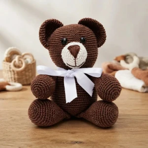 Urso Marrom Laço Branco Amigurumi - Artesanato e Personalizados