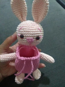 Coelhinha Amigurumi - Artesanato e Personalizados