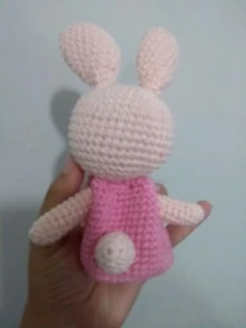 Coelhinha Amigurumi - Artesanato e Personalizados