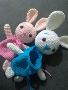 Coelhinha Amigurumi - Artesanato e Personalizados