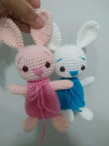 Coelhinha Amigurumi - Artesanato e Personalizados