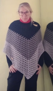 Poncho de crochê - Artesanato e Personalizados