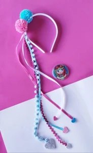 Tiara Pompom - Artesanato e Personalizados