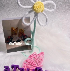 Flor Porta Retrato 10x15 em Tricotin - Unidade - Artesanato e Personalizados