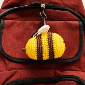 Chaveiro Abelha grande em amigurumi - Artesanato e Personalizados