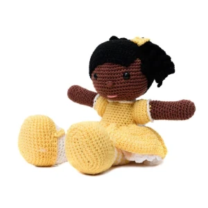 Boneca Mirna em amigurumi - Artesanato e Personalizados