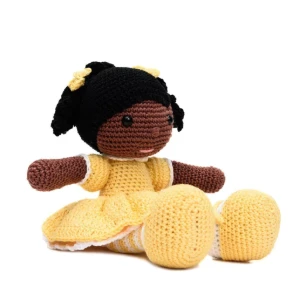Boneca Mirna em amigurumi - Artesanato e Personalizados