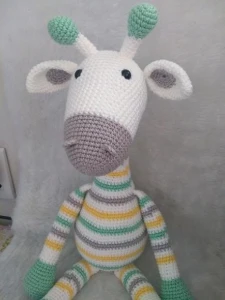 Amigurumi Girafa Listrada - Artesanato e Personalizados