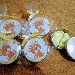 Latinha com pezinhos - Artesanato e Personalizados