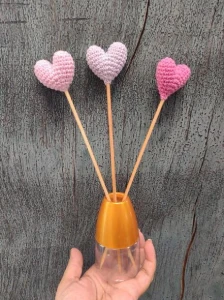 Mini Corações em Crochê com palito - Artesanato e Personalizados